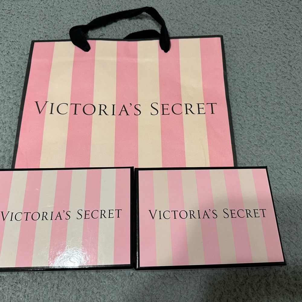🍁🍁 Victoria's Secret Pink and Cream Striped Set
